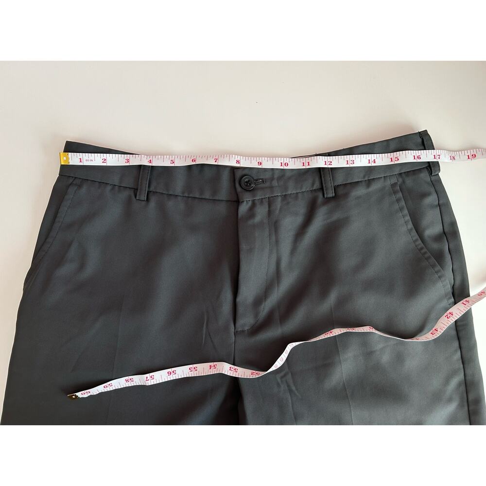 Izod Lightweight Solid Flat Front Dark Gray 10.5" Inseam Men Chino Short Size 33 - Picture 6 of 8
